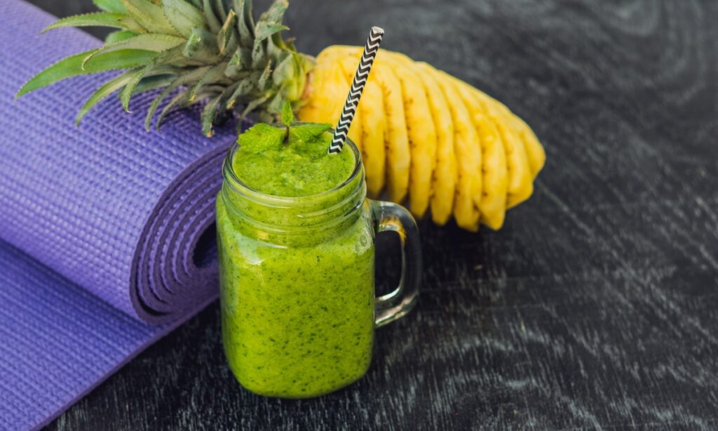 Pineapple green smoothie in a glas